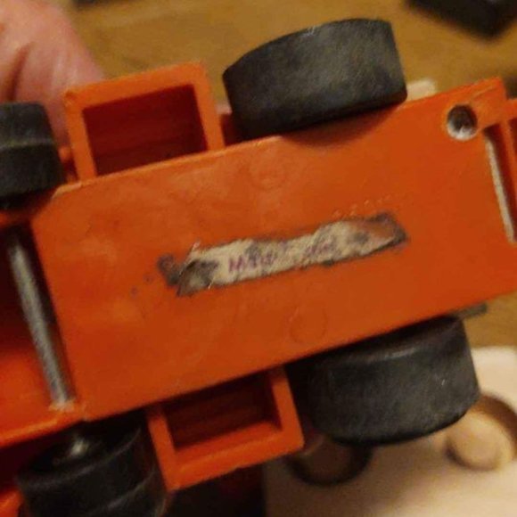 Vintage Mattel 1974 Putt Putt Train Engine, 2 Cars, and 3 People - Picture 7 of 8